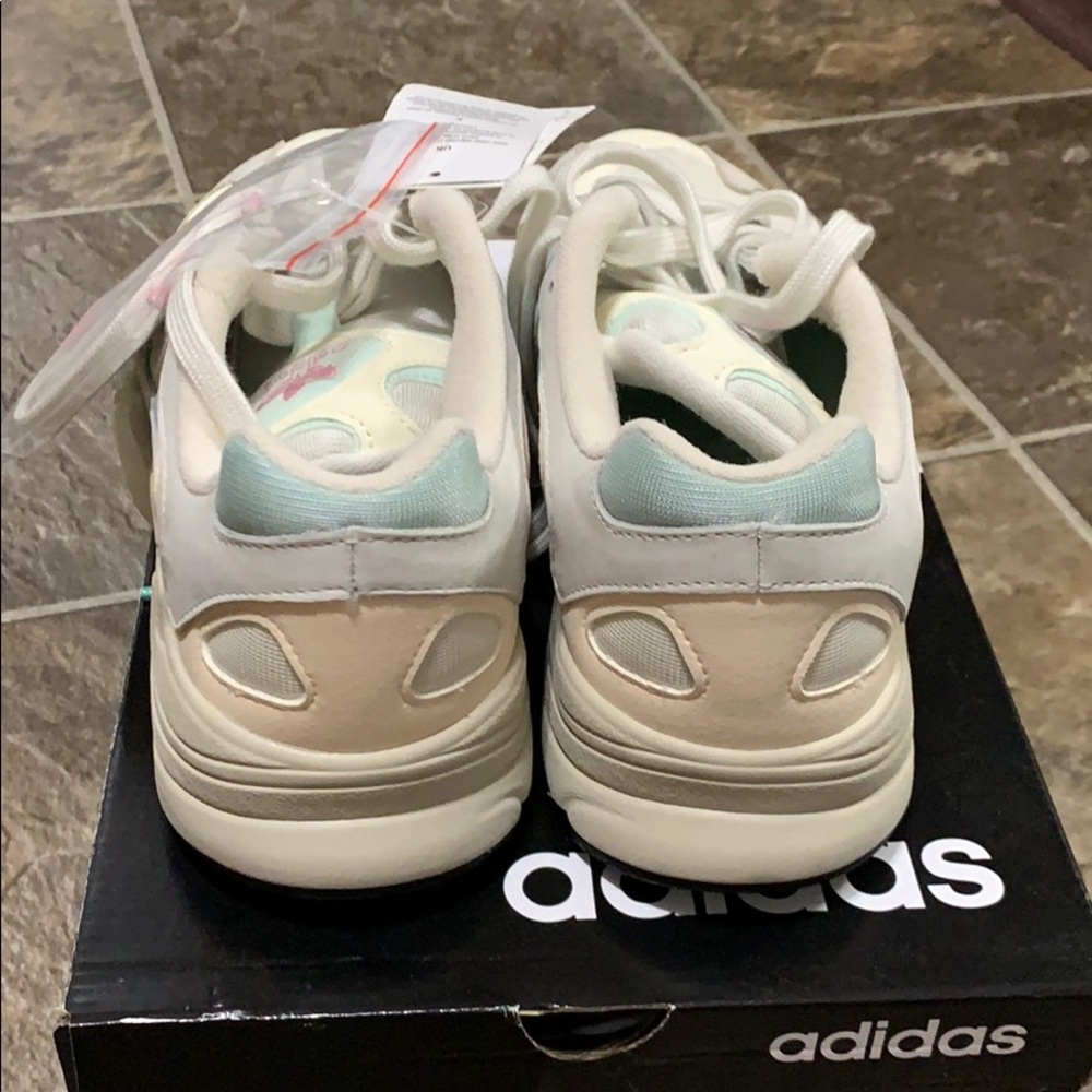 NWT Adidas Yung 1 Off white mint size 9US Mens - Picture 3 of 5